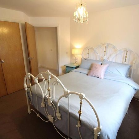 3 Bedroom Flat 10 Mins Walk To Bay And City Center Free Parking Cardiff Eksteriør billede